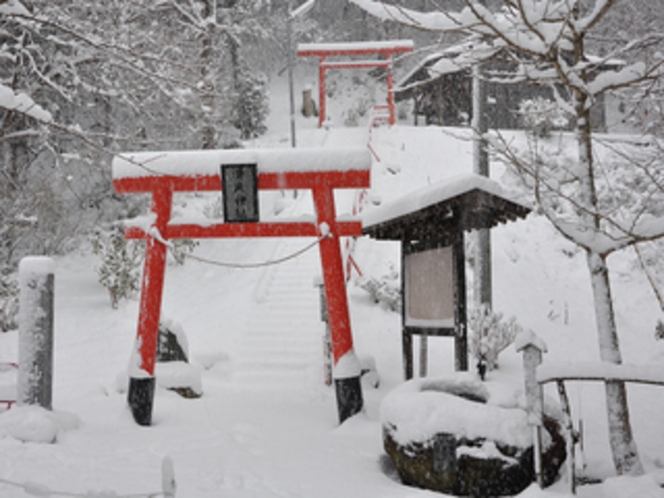 冬の源泉神社