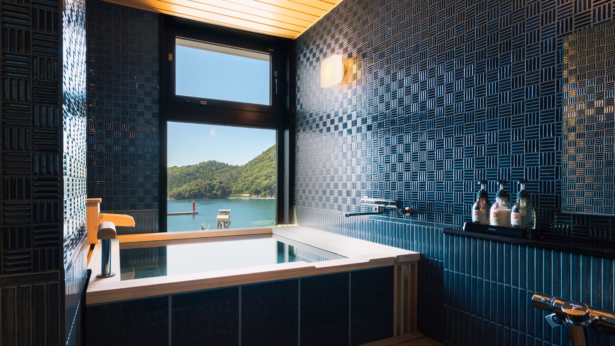 デラックスコーナールーム【8-9階 海側】