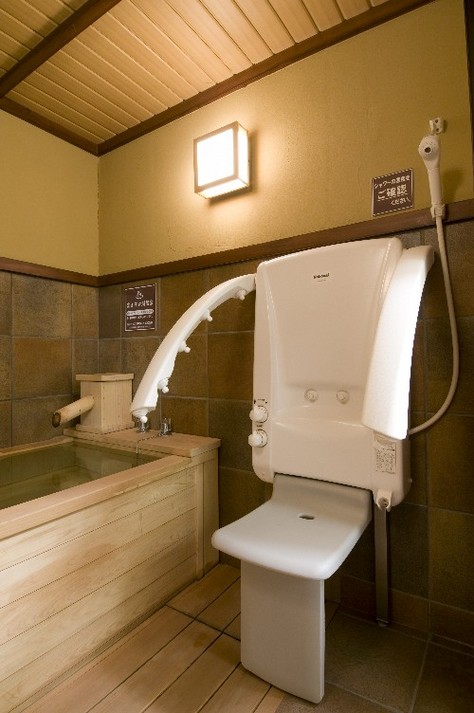 Barrier-free room seat shower