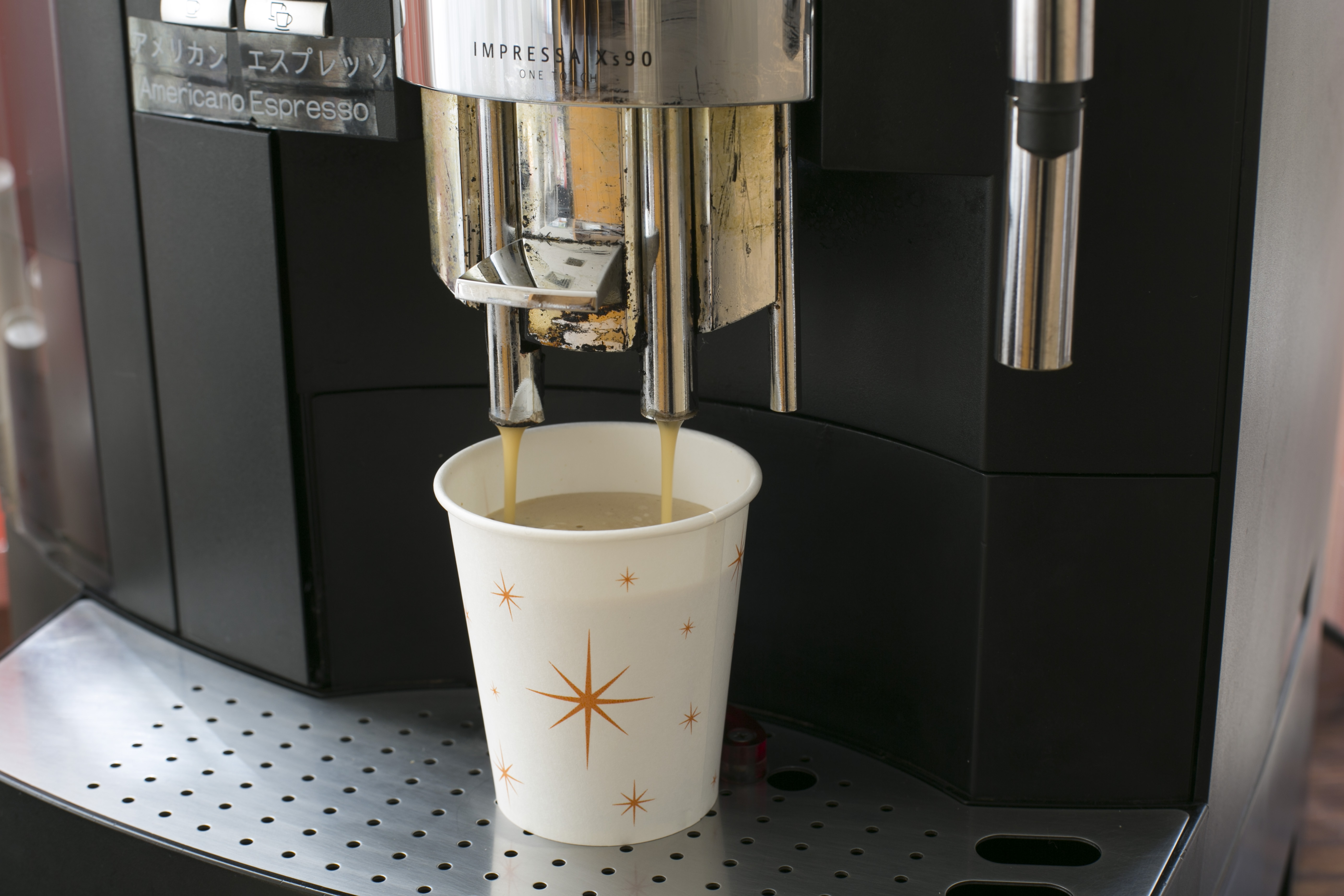 ウェルカムコーヒーサービス。チェックイン後やチェックアウト前にホッと一息。