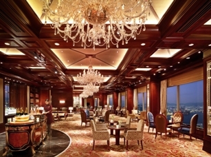 【ホライゾンクラブ　ラウンジ】香港内のホテルで最も高層階にあるラウンジで香港の景色をご堪能ください