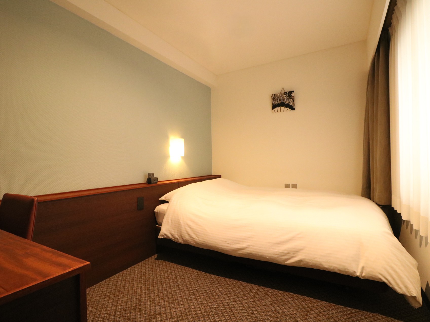 セミダブルルーム【13㎡・ベッド幅140㎝】