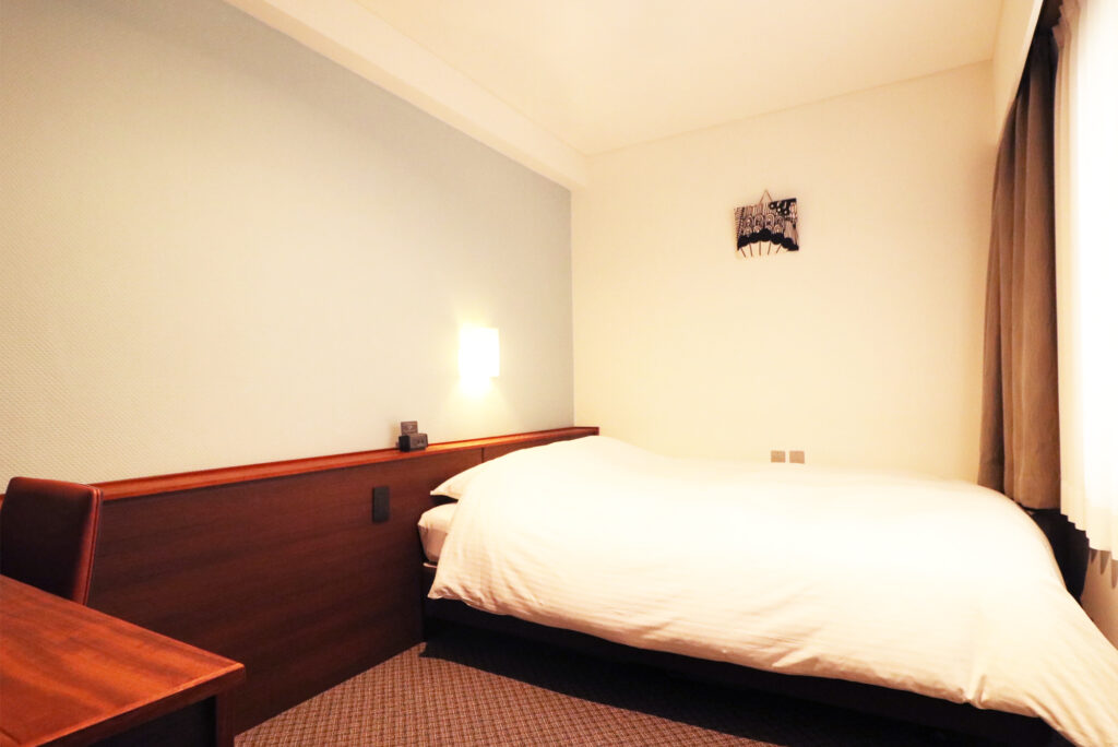 セミダブルルーム【13㎡・ベッド幅140㎝】