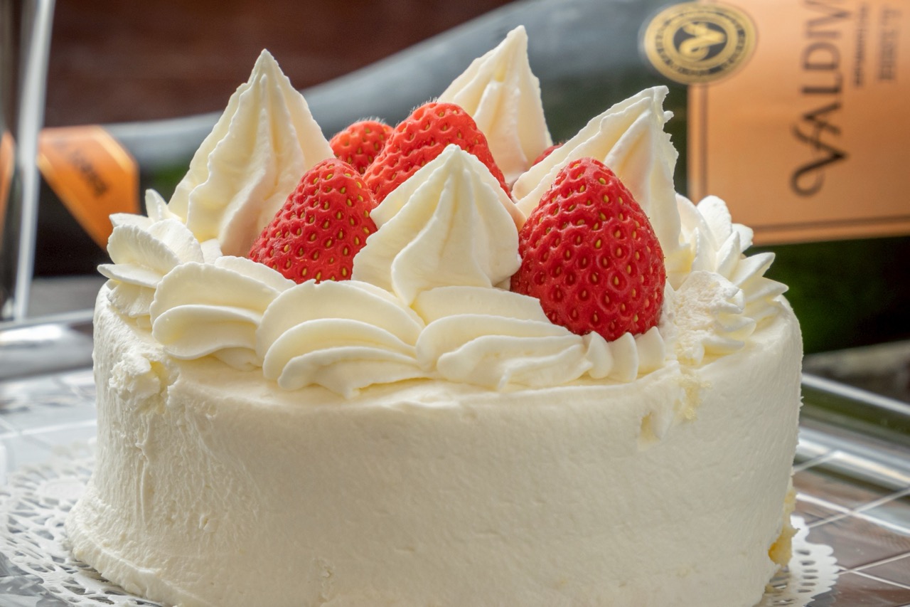 記念日プランでは乾杯のドリンクとケーキをご用意しております