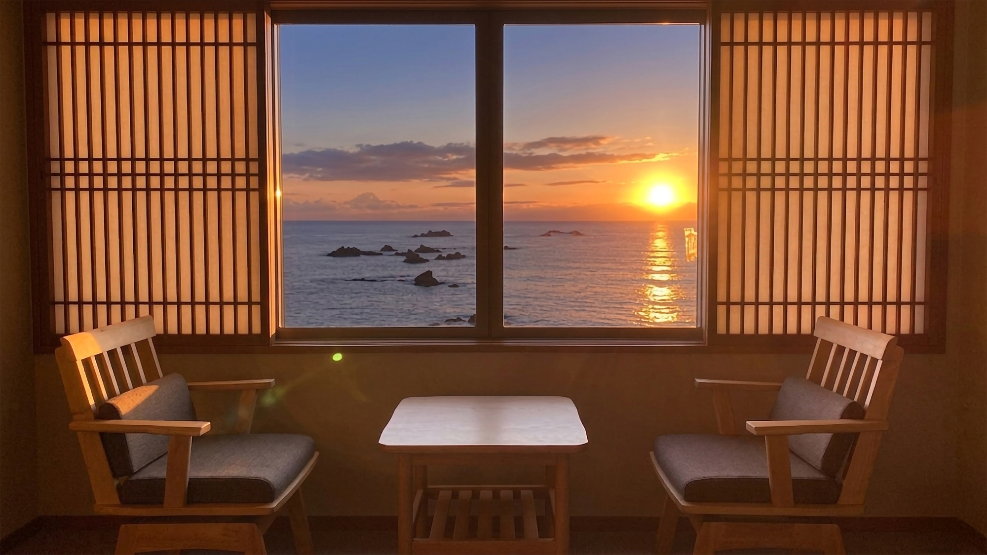 ＜全室オーシャンビュー＞海を眺め過ごす旅。春～初秋は日の出もご覧いただけます。