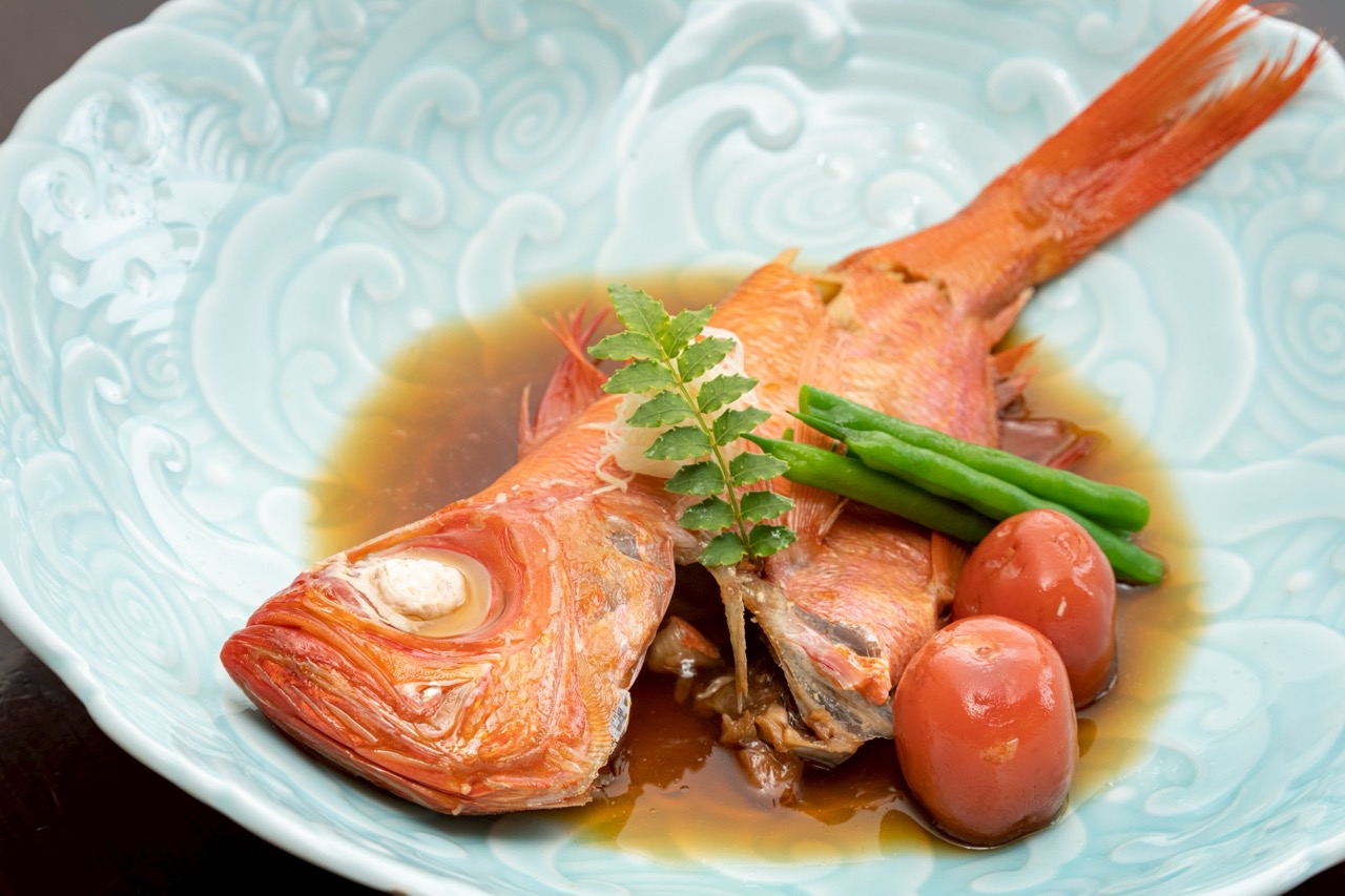 名物！金目鯛まるごと一匹煮付け