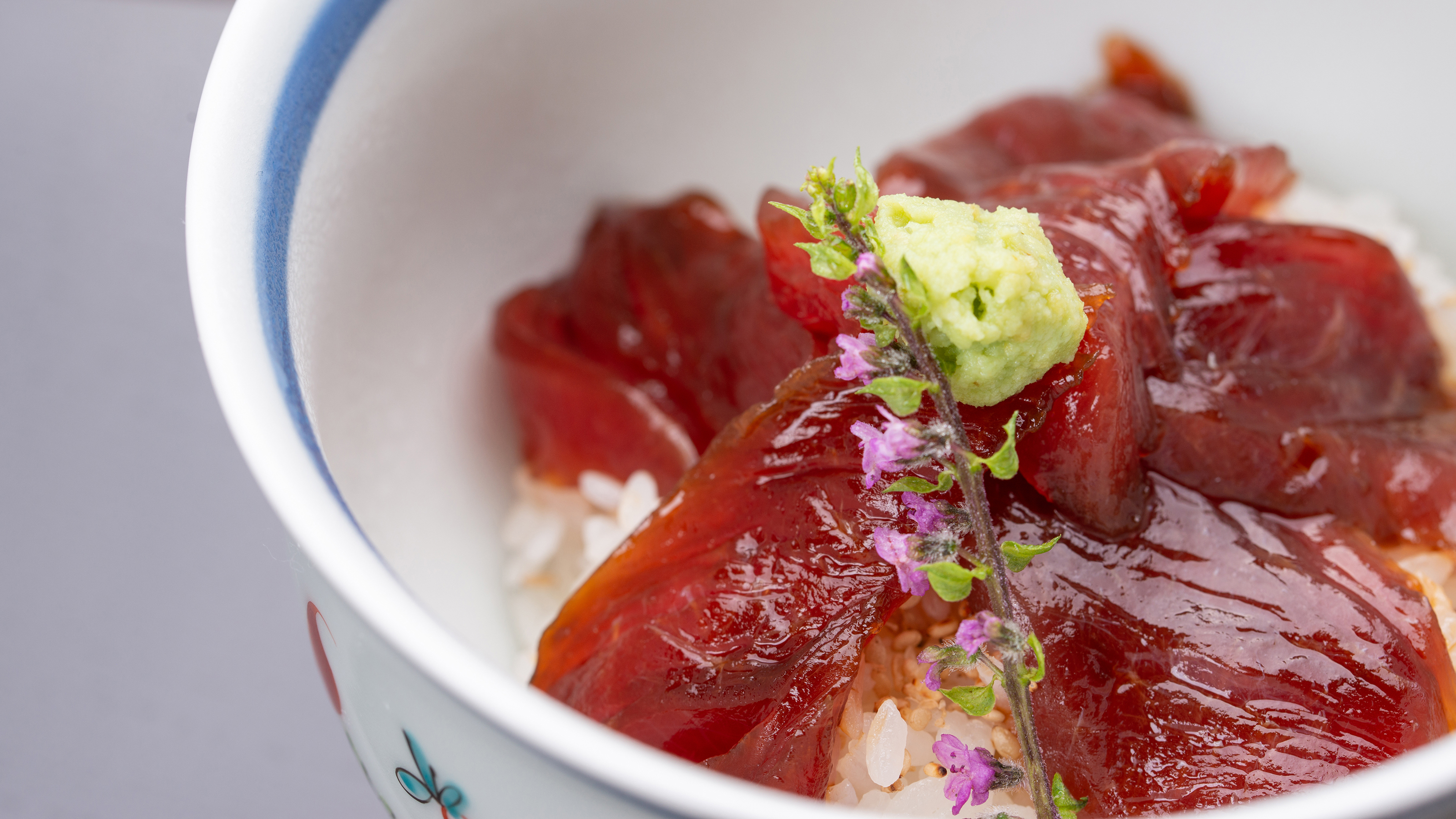 *【朝食グレードアップ：料理長秘伝のたれ漬けまぐろに特級のほうじ茶をかけていただく当館の名物！