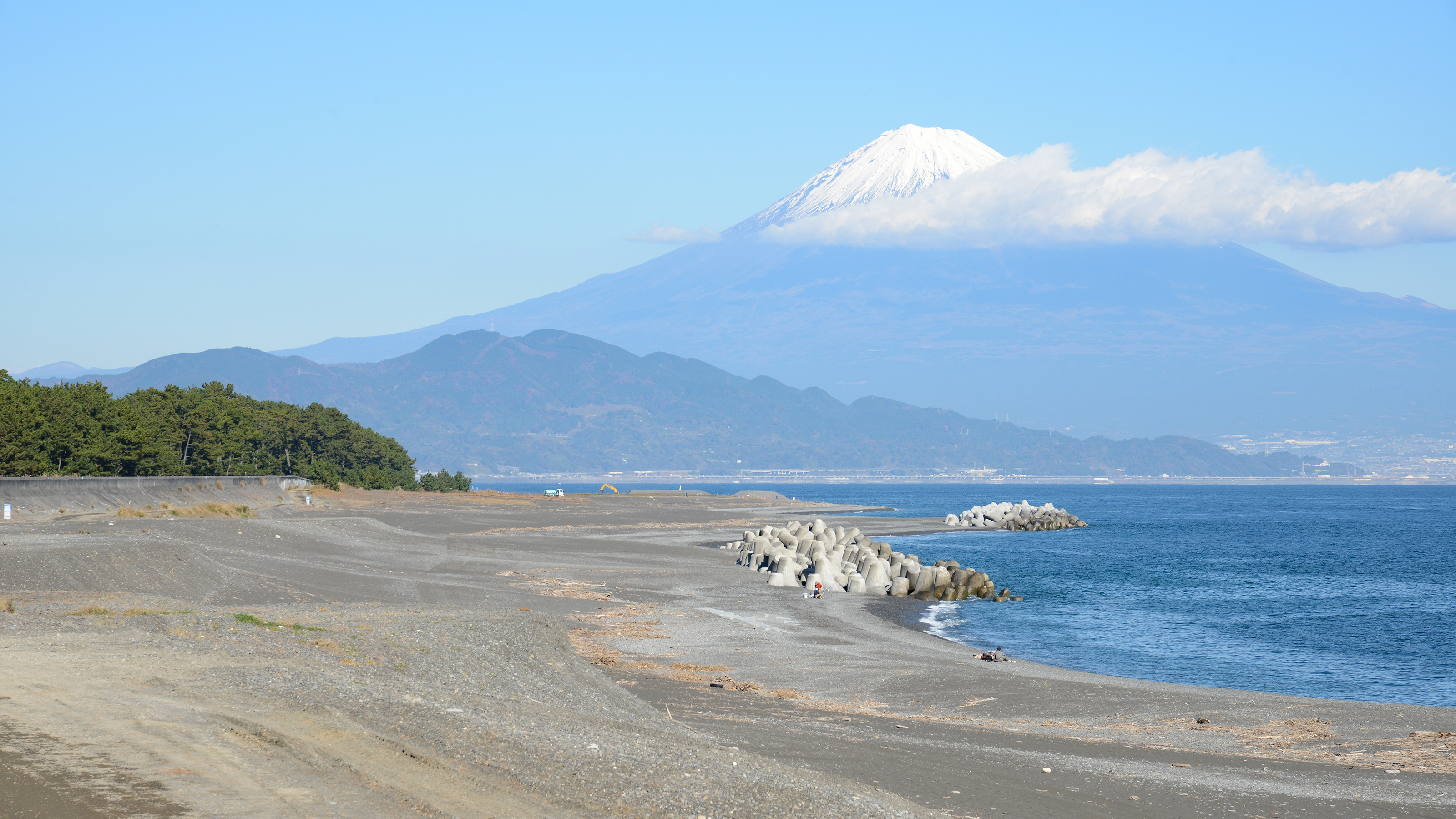 **【周辺／鎌ヶ崎】松と富士山を眺められる撮影スポット／当館から遊歩道沿いに徒歩10分