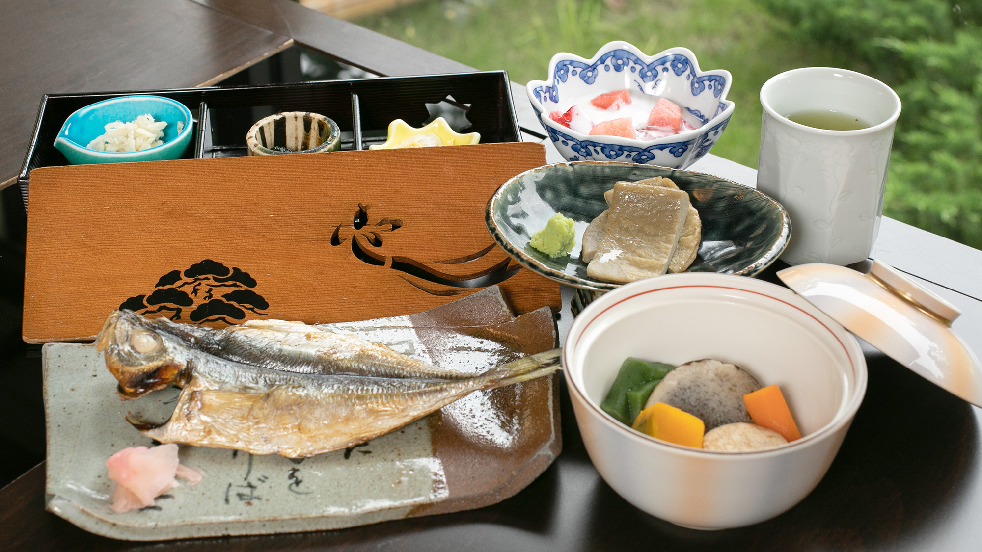 *【朝食一例】県産の身がふっくらとした干物・黒はんぺん・サラダ・炊きものなど和朝食をご用意しておりま