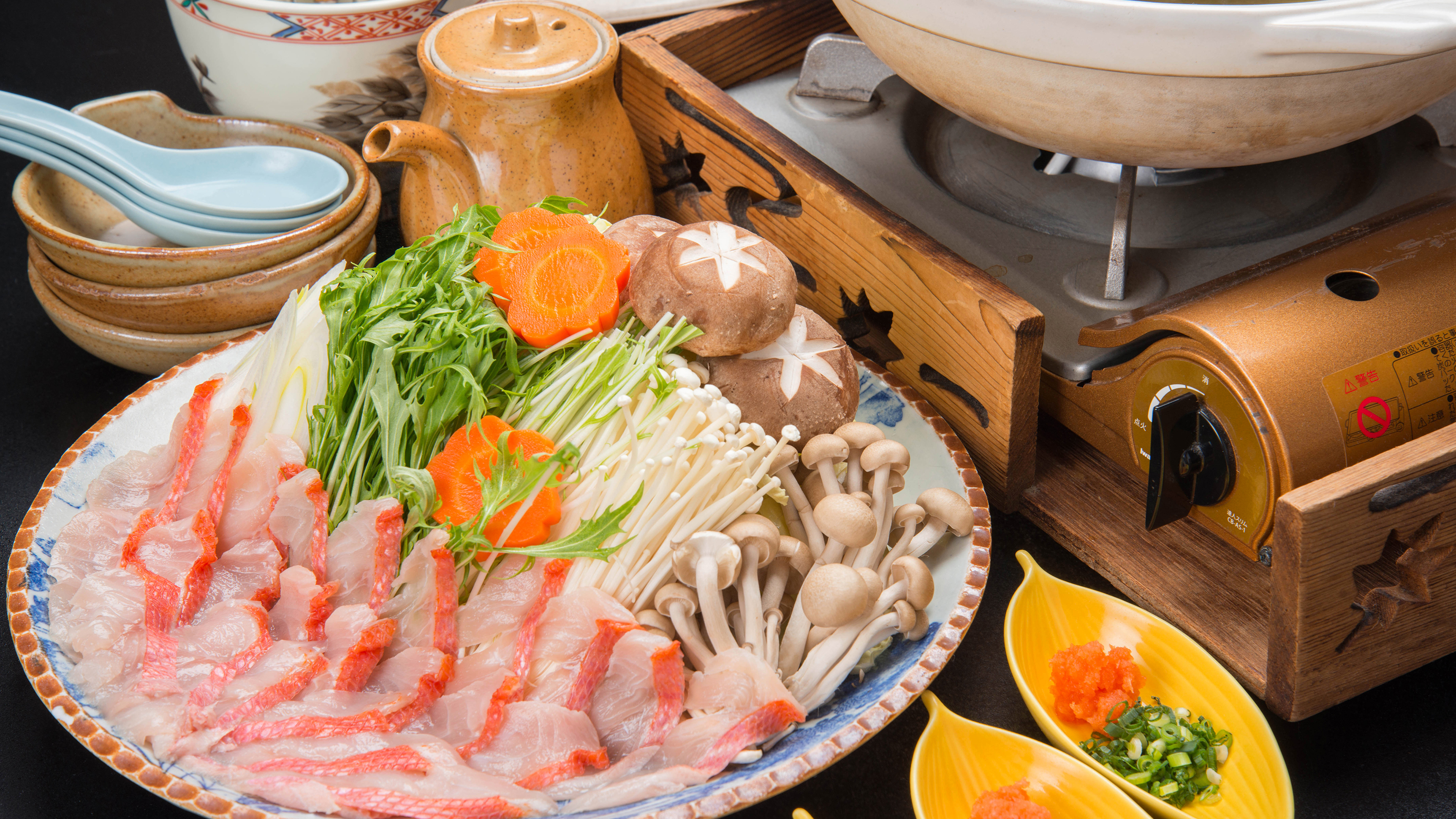 *【夕食】金目鯛のしゃぶしゃぶ／当館の金目鯛は活魚で仕入れるため鮮度が高く美味しい！と評判です。