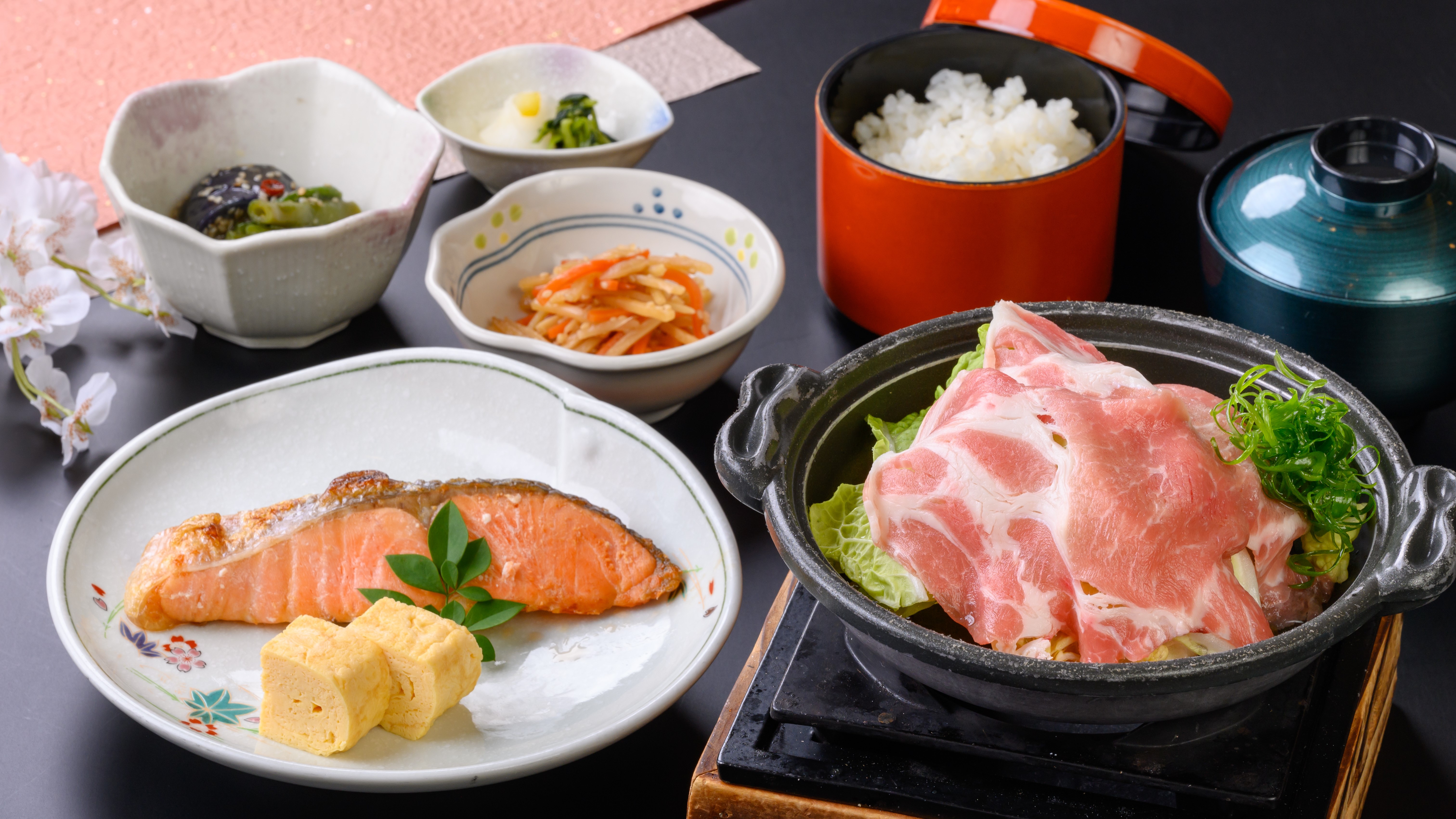 【朝食】日替わり陶板和膳◆三重豚ロース