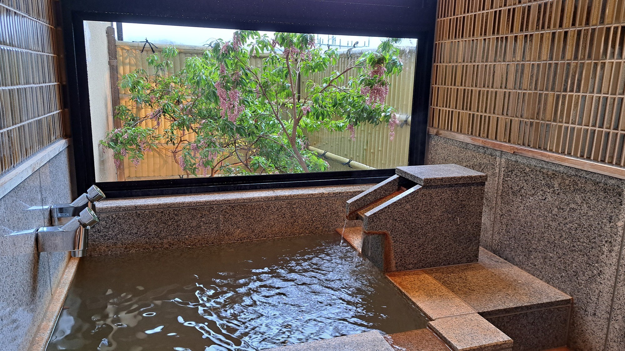 【静かに佇む特別空間】数寄屋造り　離れ（かけ流し温泉付き）
