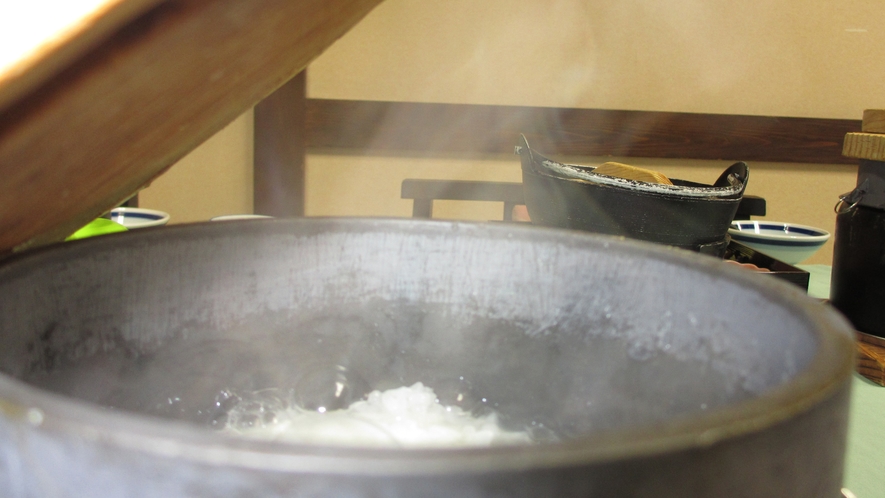 *【朝食（一例）】釜炊きご飯