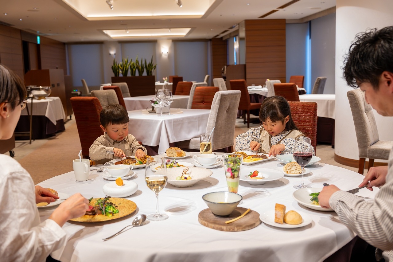 【フレンチディナーとバイキング朝食】≪厳選グルメコース『メリメランジュ』≫朝は和洋のバイキング◆