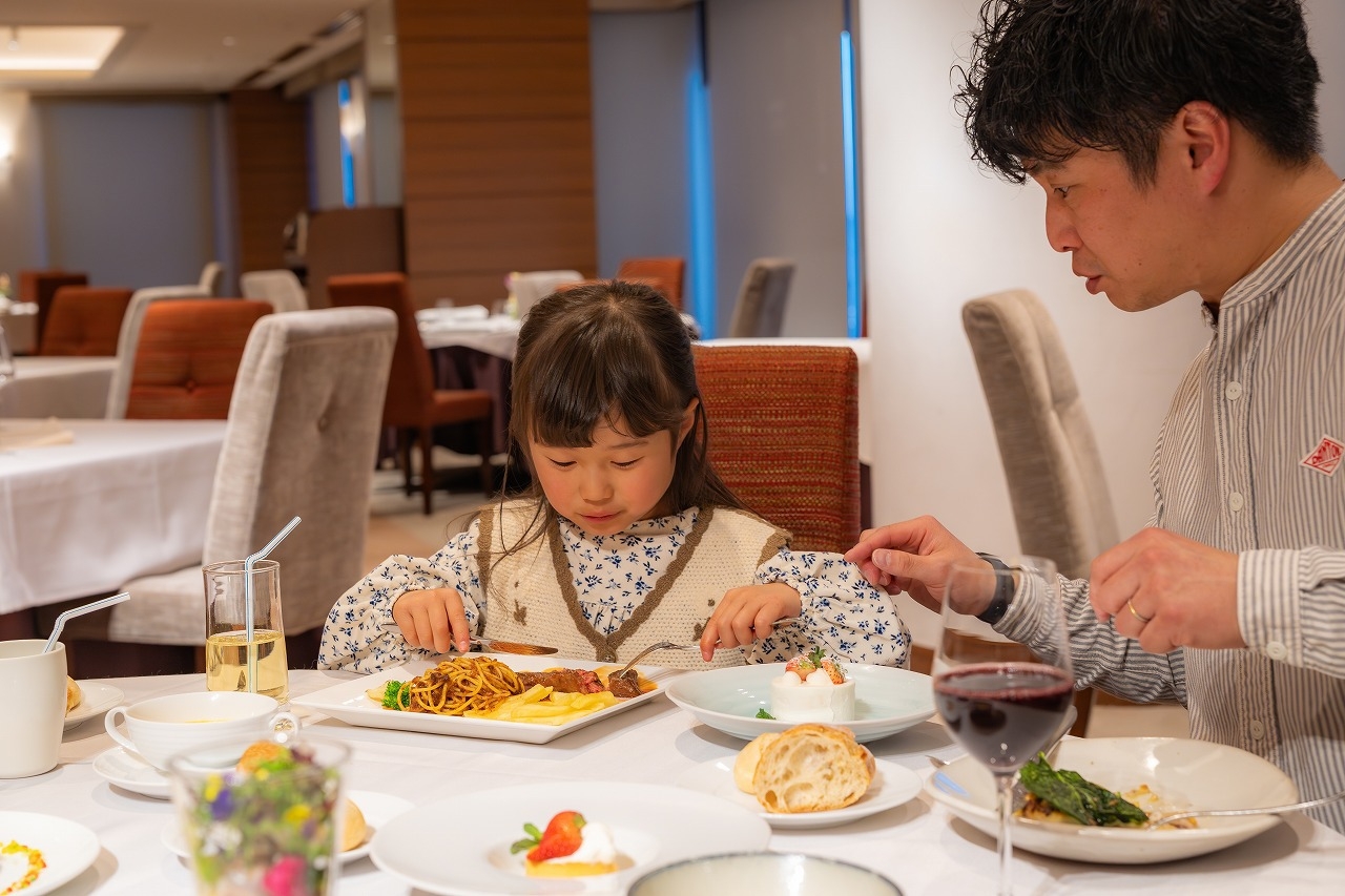 【フレンチディナーとバイキング朝食】≪スタンダードコース『ラ・ベルソワーレ』≫朝は和洋のバイキング◆