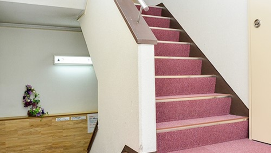 【館内一例】階段（客室は1～3F）