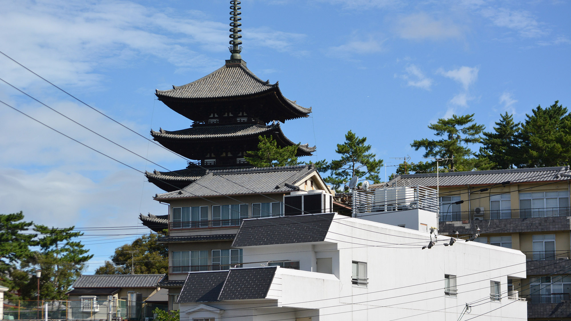 ・【外観】目の前に五重塔が！興福寺をはじめ観光名所もアクセス◎