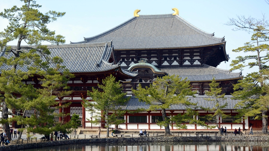 ・【周辺】奈良の観光で外せない東大寺は徒歩約30分の場所にございます