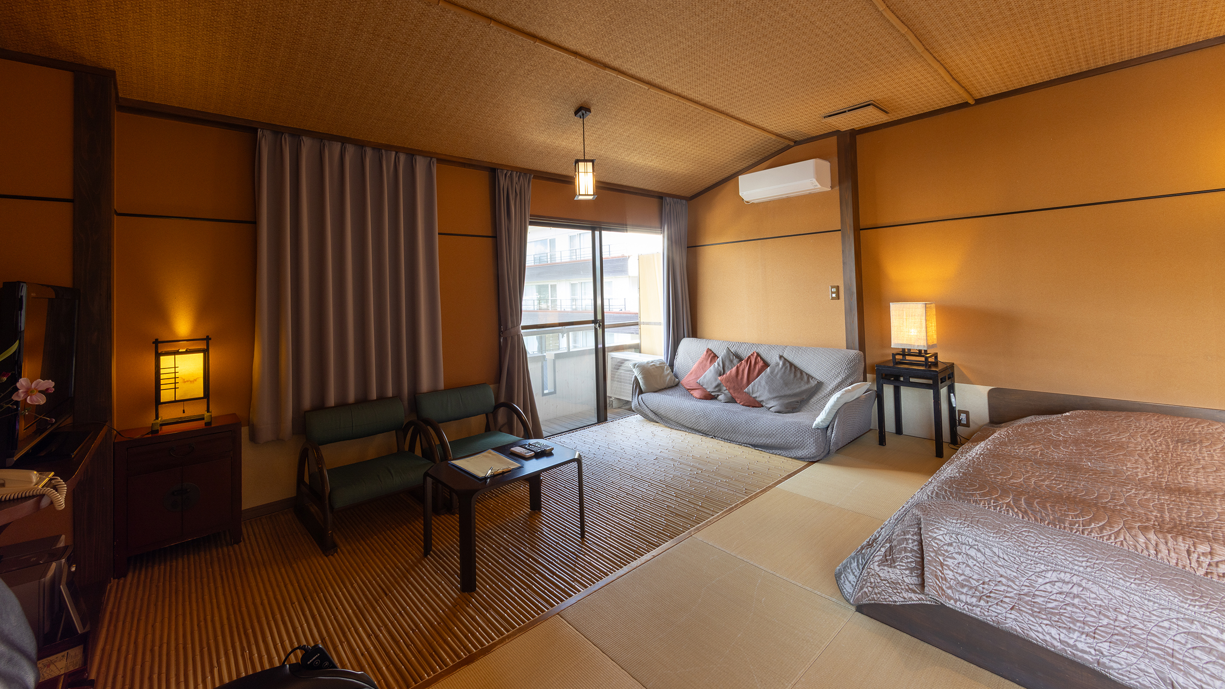 ＜源泉かけ流し＞展望内風呂付客室［山吹彩ーやまぶきいろ］16.5畳＋8畳リビング