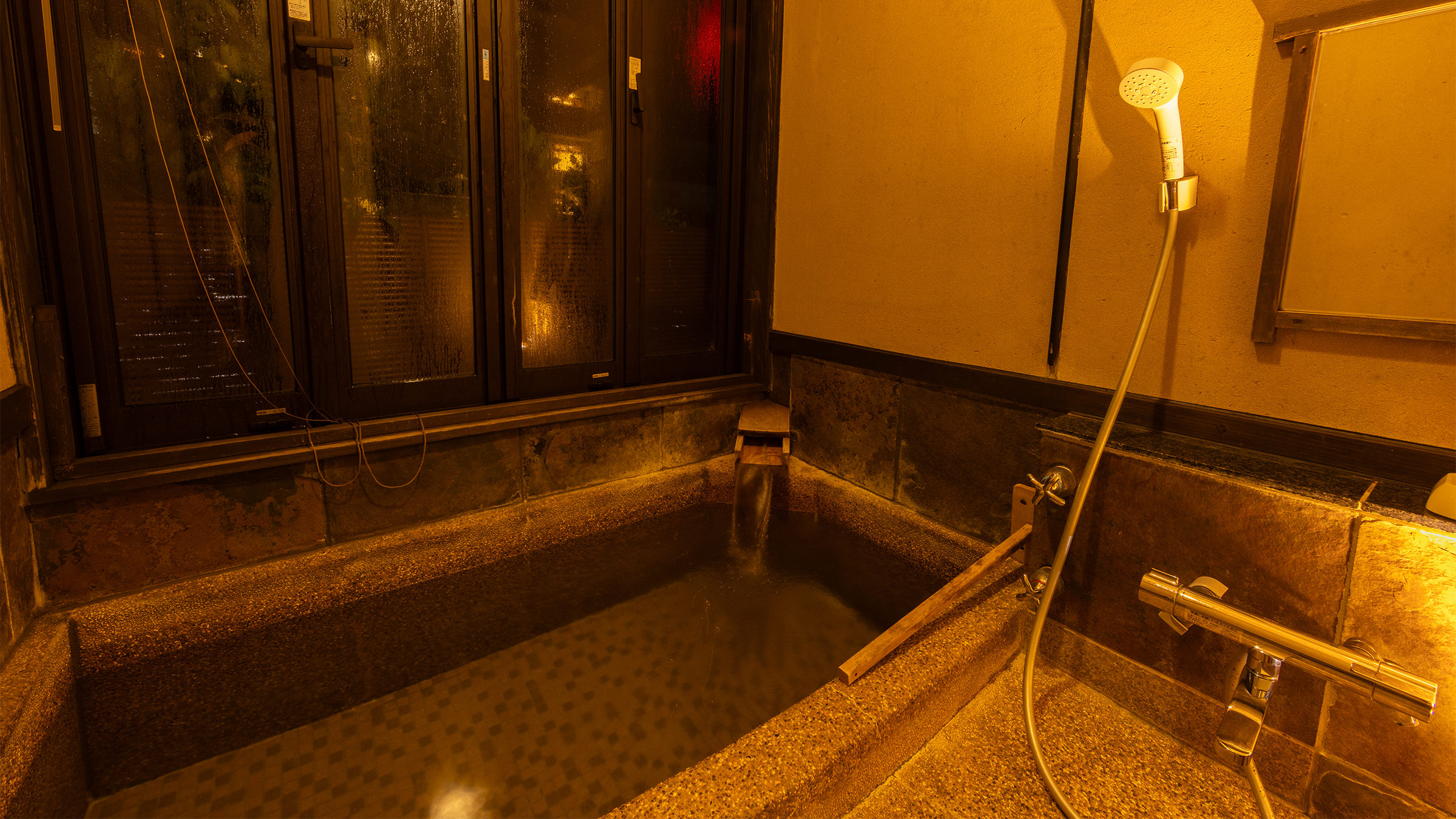 ＜源泉かけ流し＞半露天風呂付客室［浅黄彩－あさぎいろ］［紺碧彩－こんぺきいろ］10畳+6畳