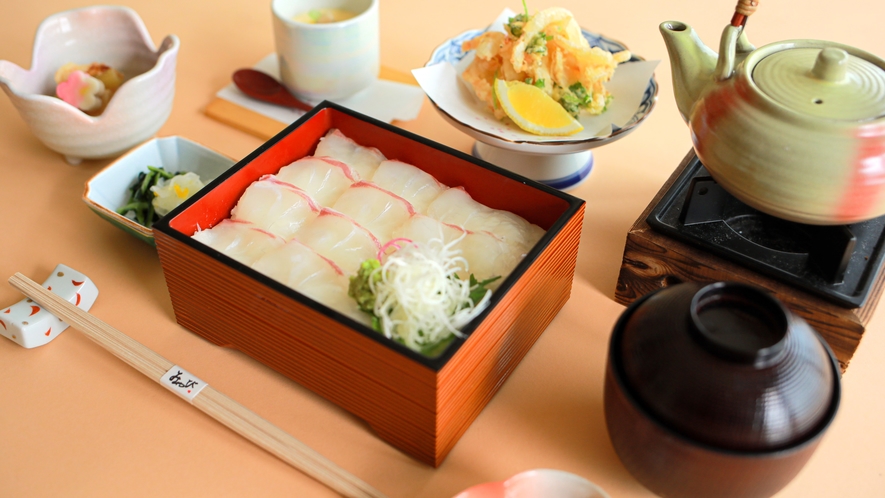 【夕食】三重のお食事プチ贅沢「鯛のごまだれ漬け丼」