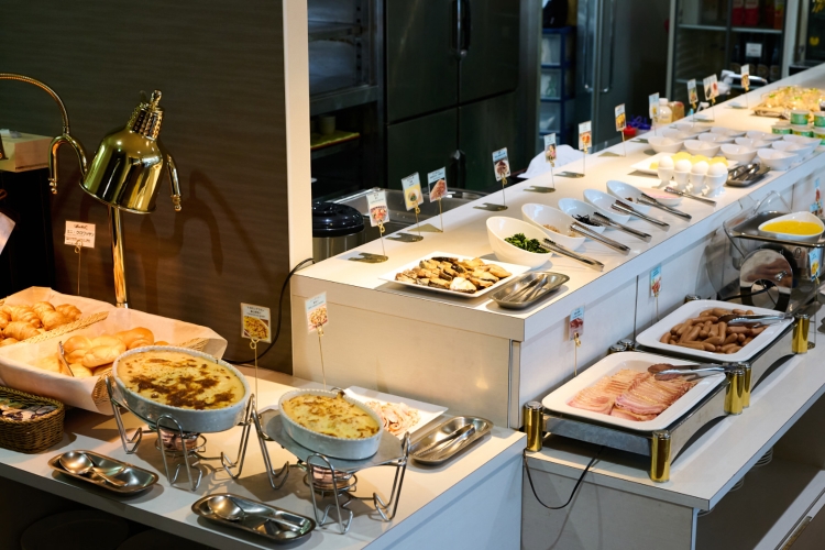 【連泊ecoプラン】【夕食・朝食付き】日替わり夕食｜朝はしっかりバイキング※月曜〜土曜限定・男性限定