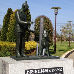近鉄久居駅東口の「ハチ公」の銅像