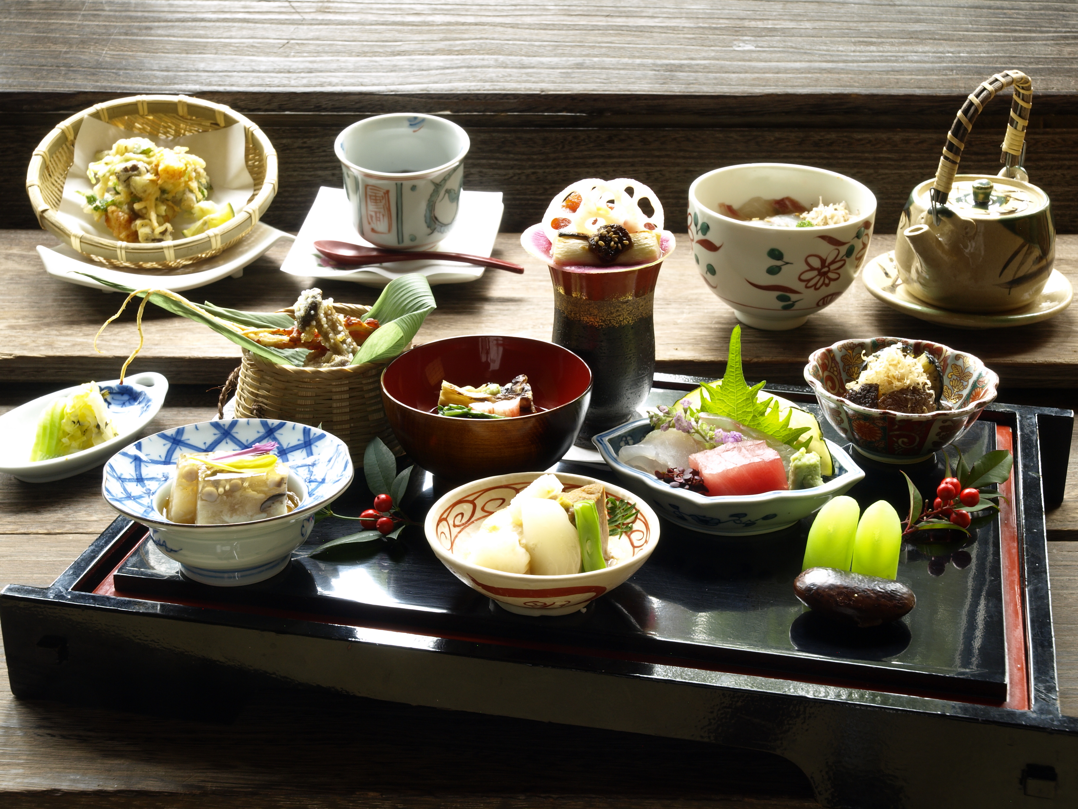 日本料理　紀元茶寮　季節会席の一例
