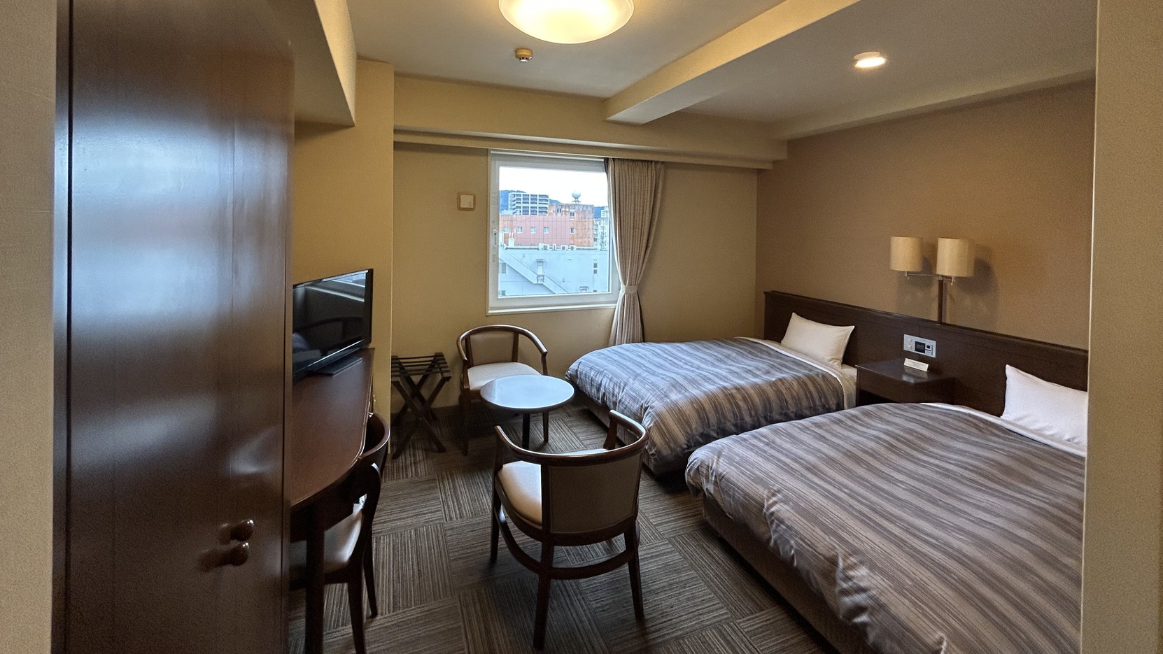 スタンダードツイン　ベッド幅120×192　20平米