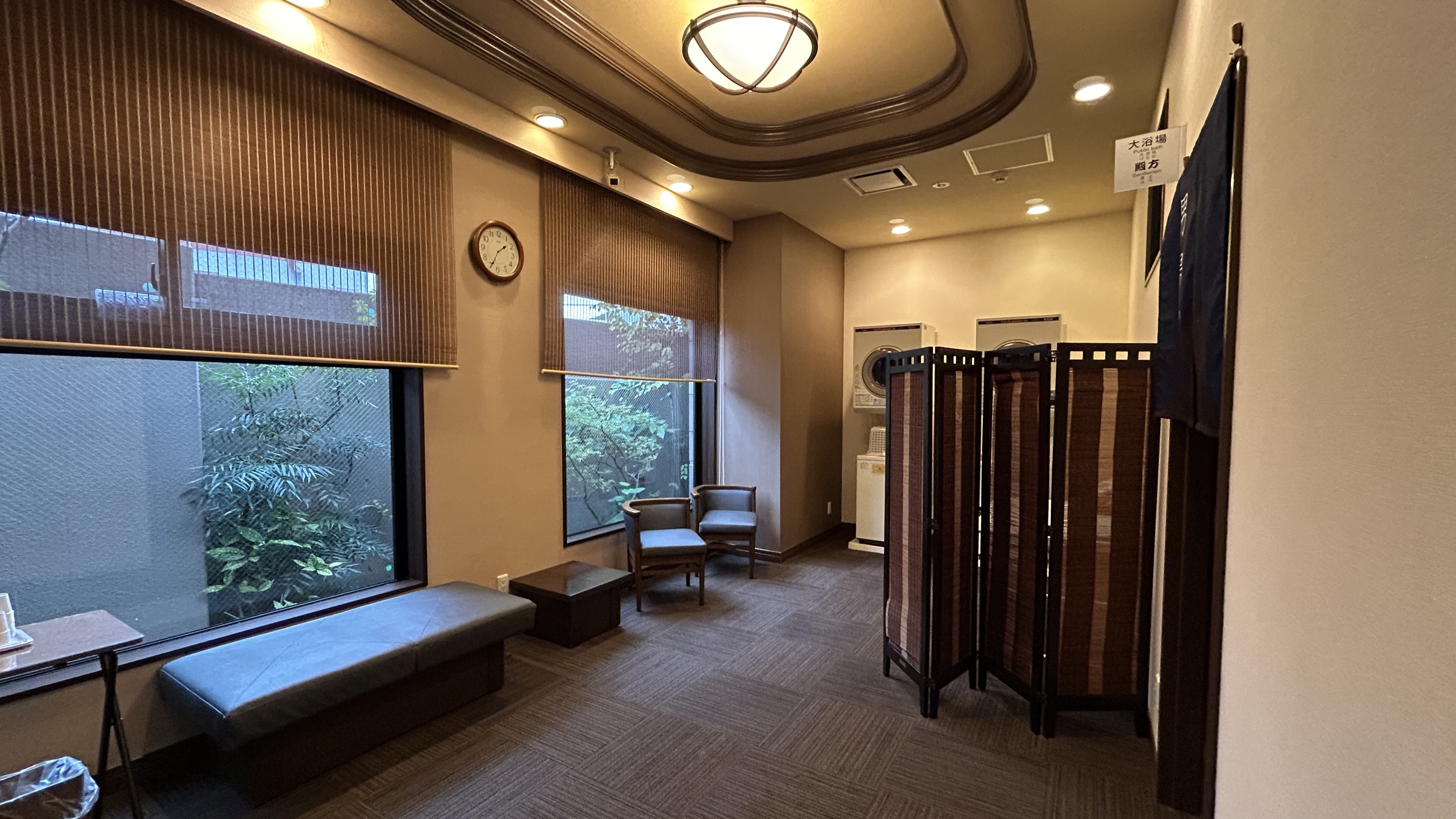 リラクゼーションルーム　営業時間【15：00～2：00　5：00～10：00】