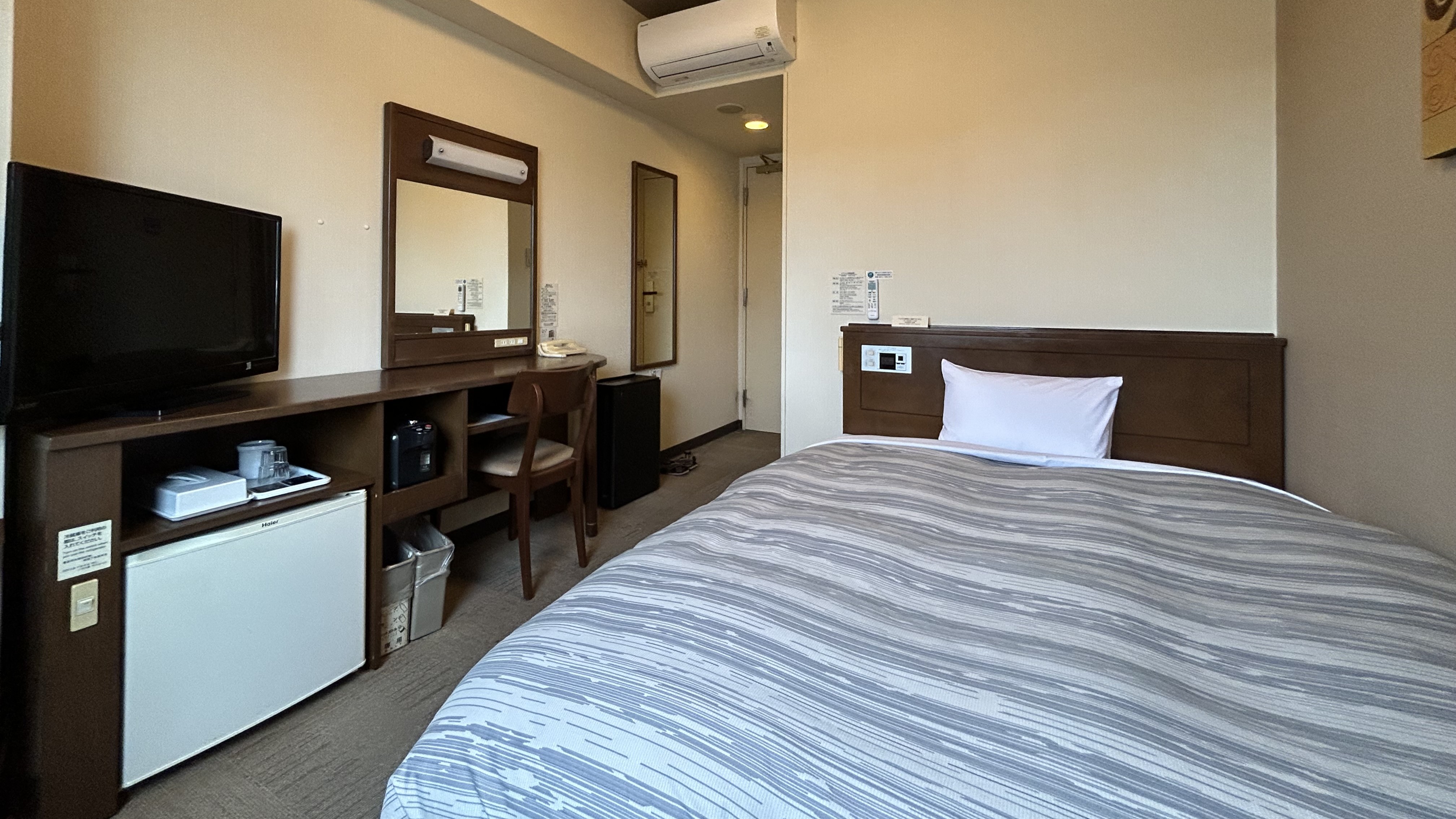 スタンダードシングル　ベッド幅140&times;196　14平米