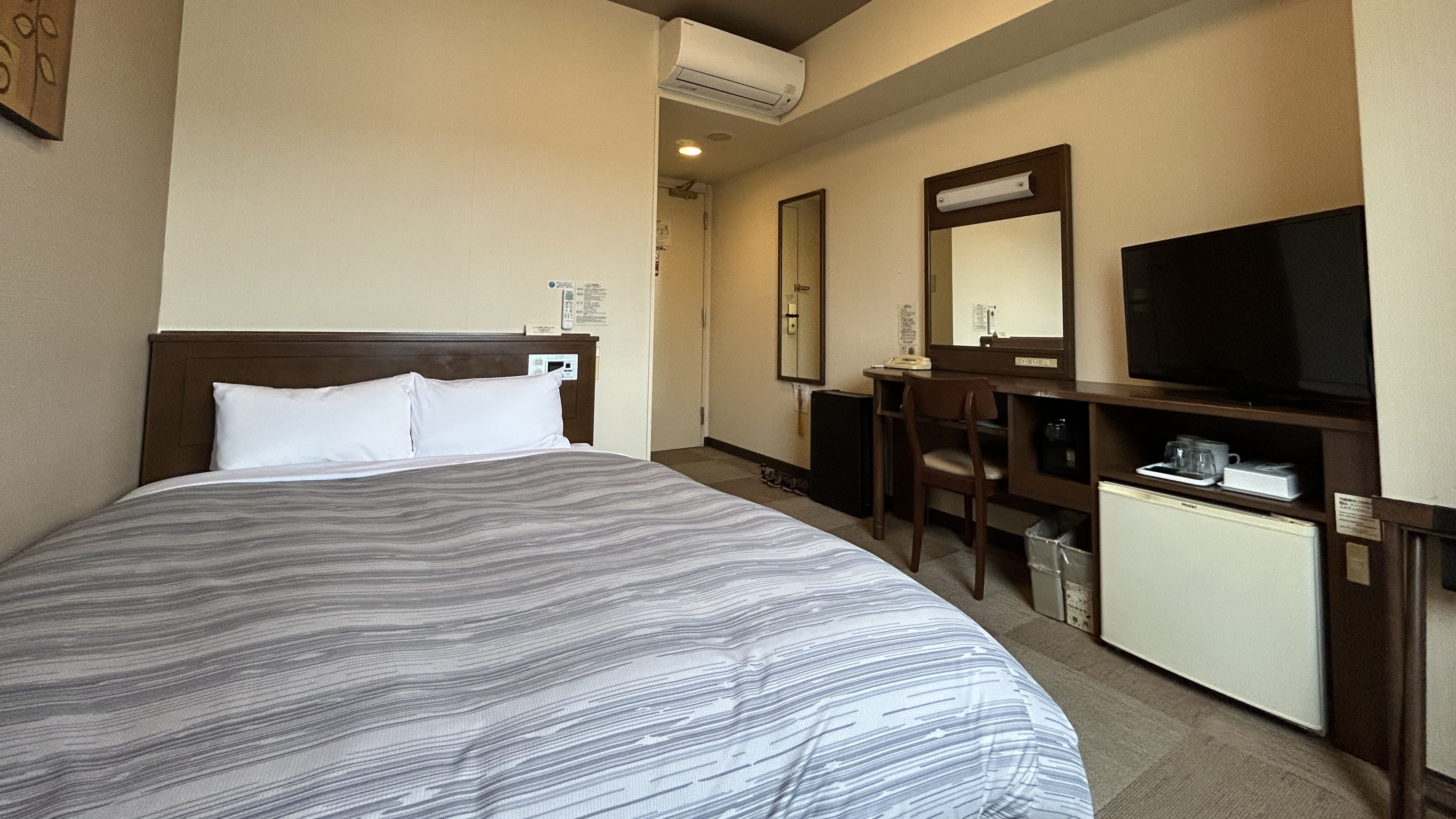 スタンダードセミダブル　ベッド幅140&times;196　14平米