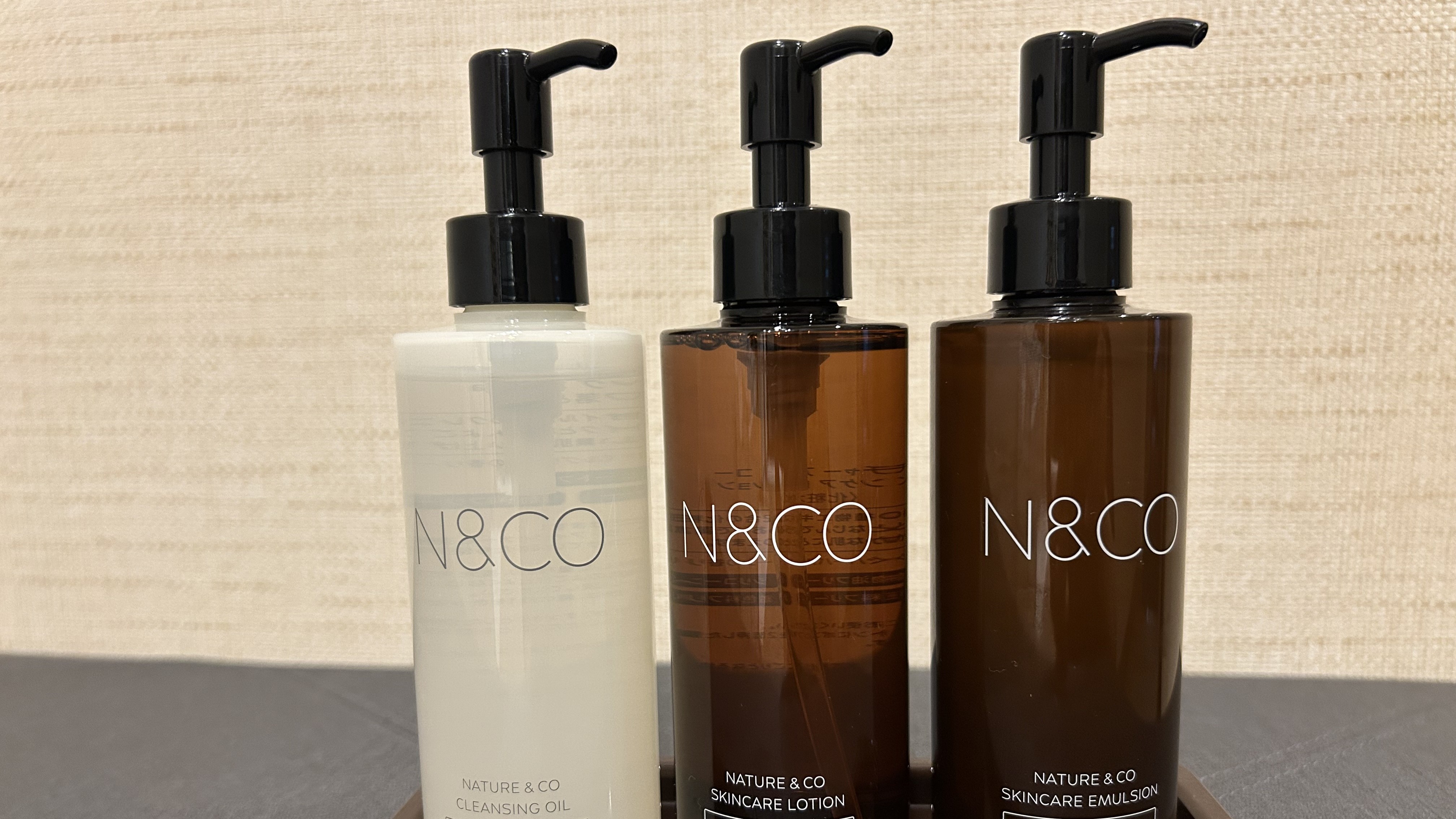 女性浴場：化粧水・乳液・クレンジング