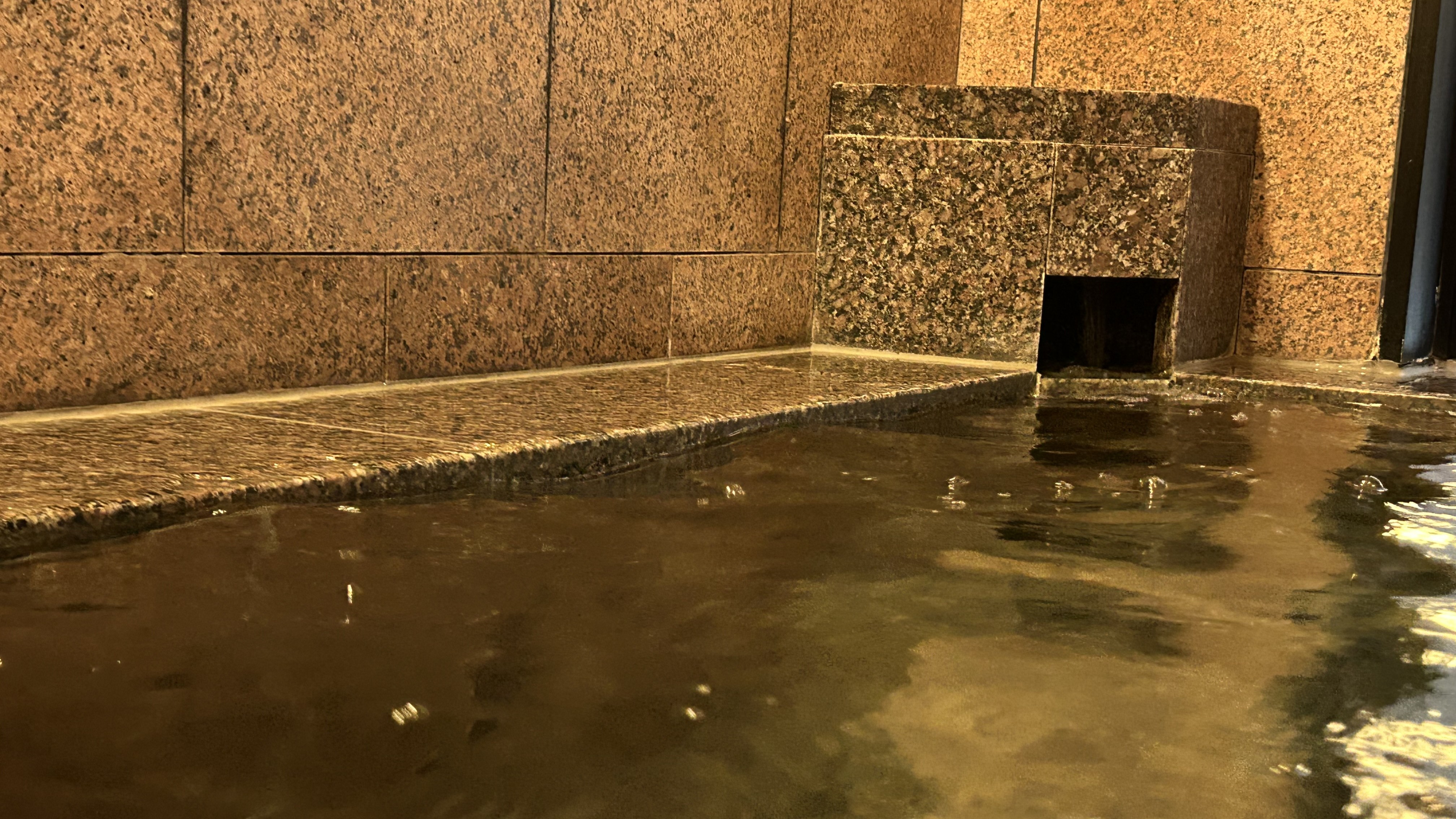 女性大浴場　営業時間【15：00～2：00　5：00～10：00】