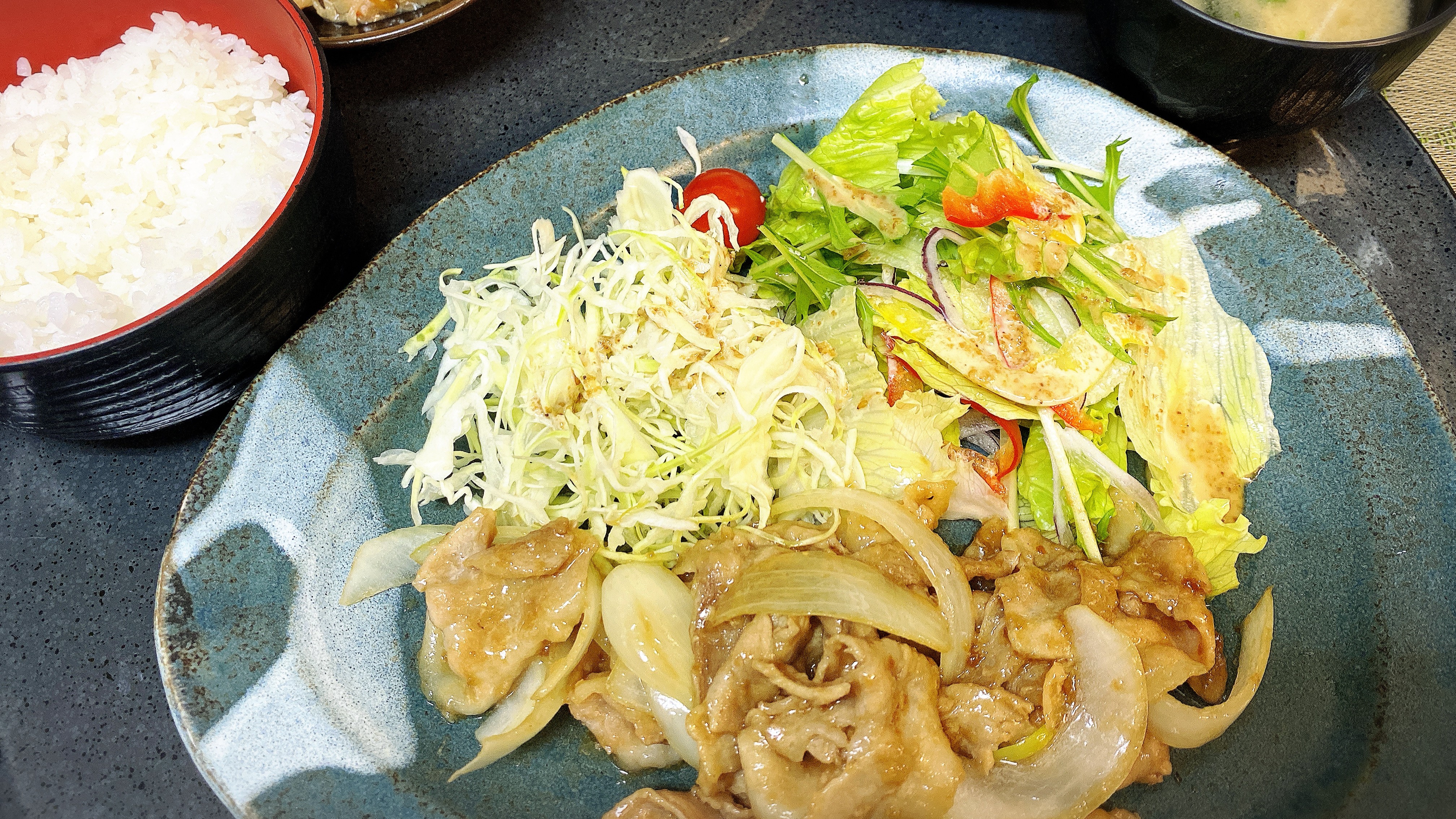 花々亭　営業時間【18：00～21：30】　豚の生姜焼き定食