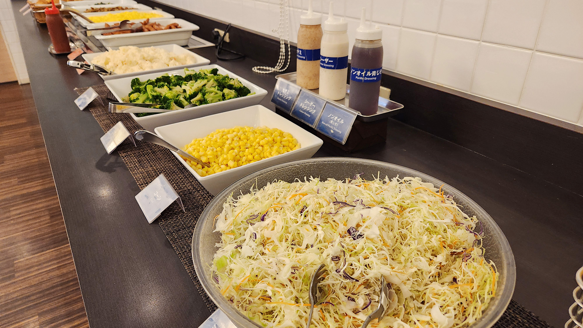 【無料朝食サービス】サラダ提供イメージ