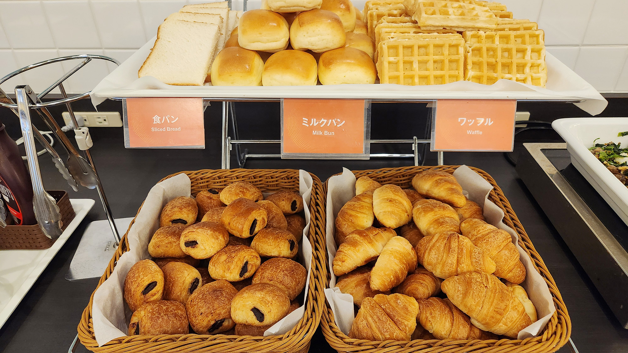 【無料朝食サービス】パンイメージ