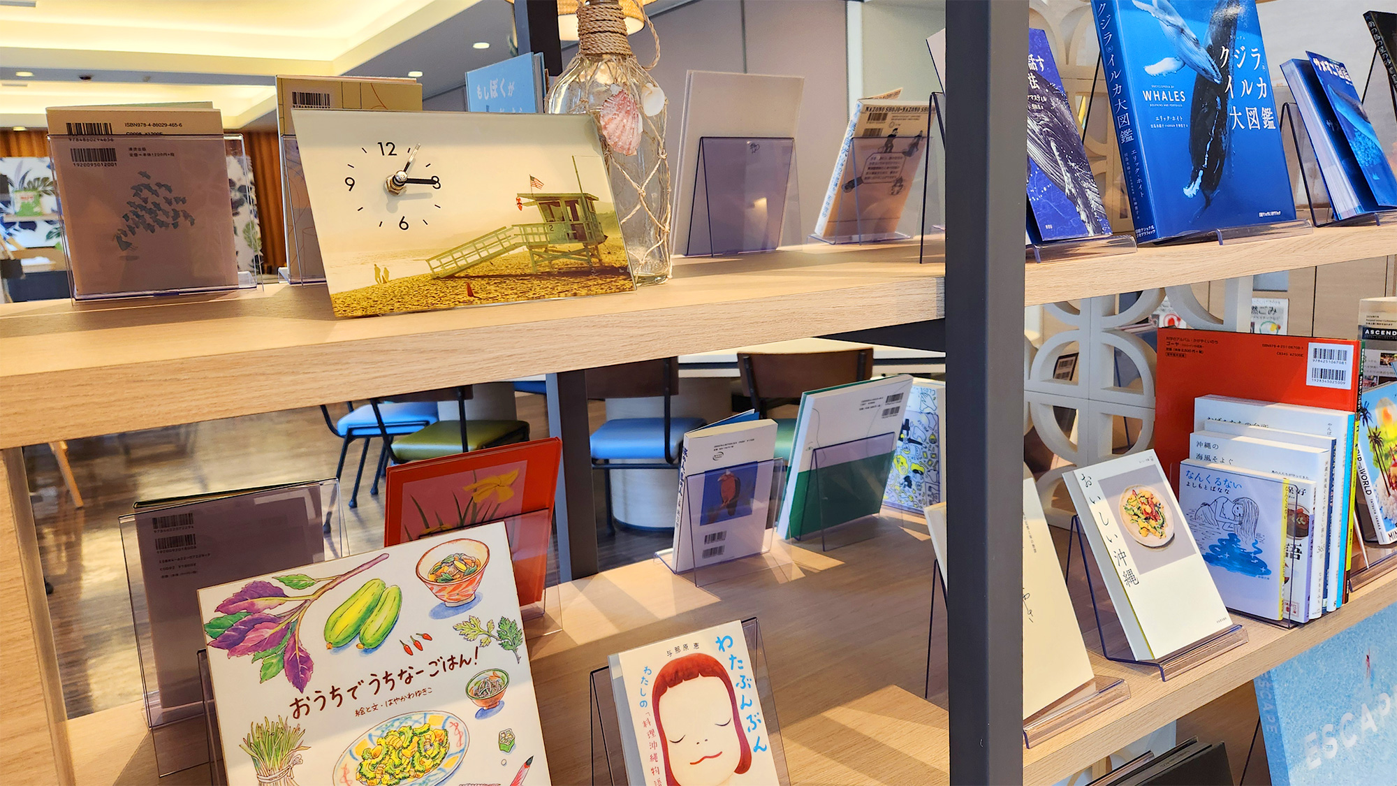 【ライブラリーカフェ】プロが選書した書籍をお楽しみいただけます