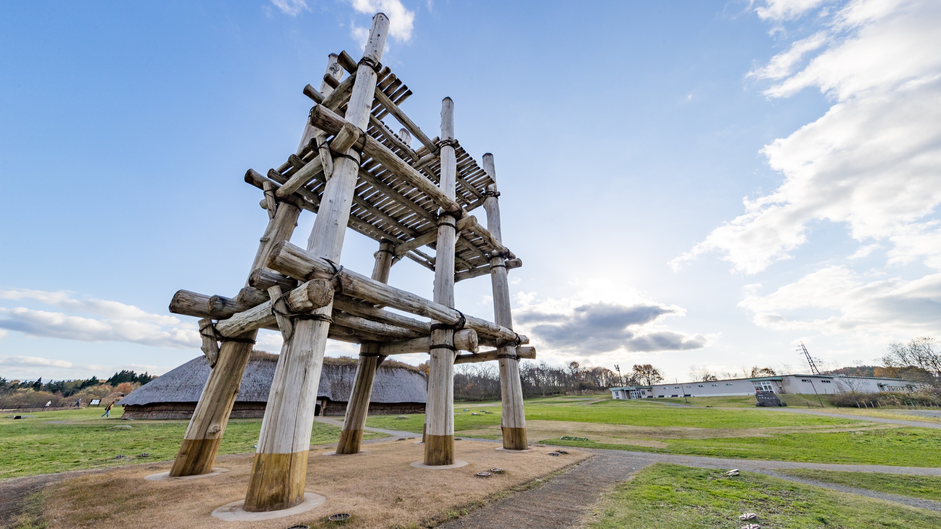 【特別史跡三内丸山遺跡】当館から車で約15分