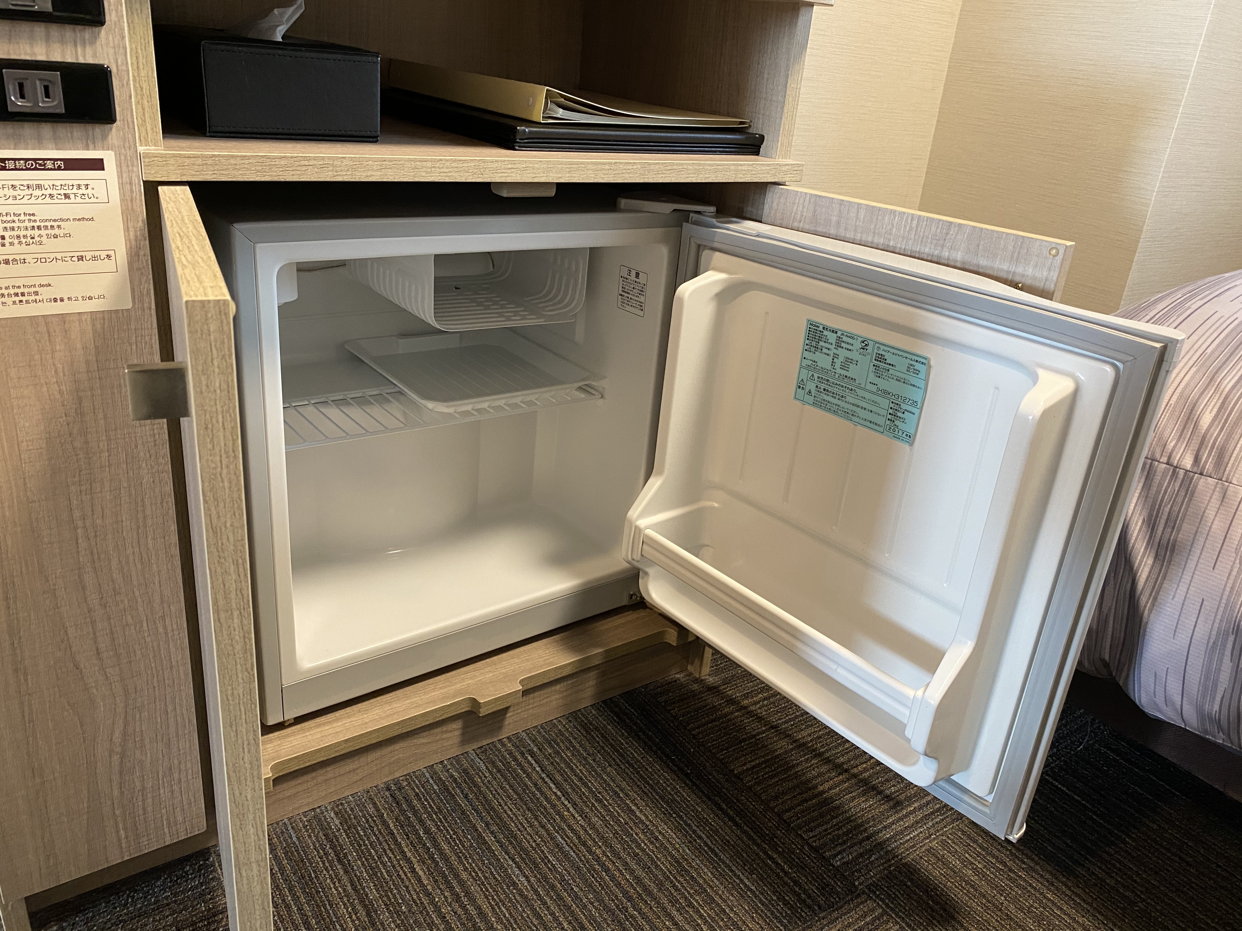 【客室】各部屋に40Lの冷蔵庫がございます。