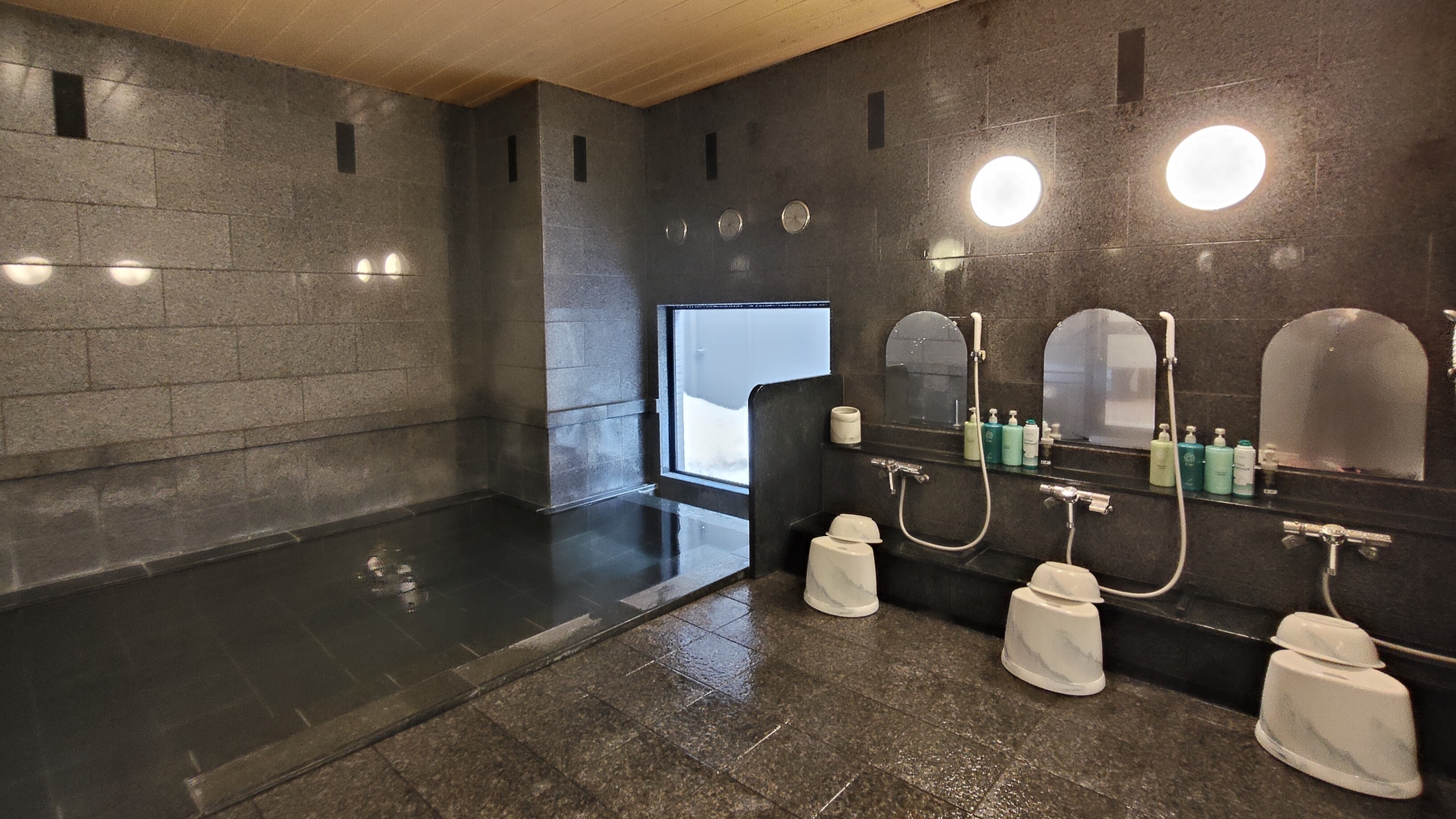 【男性用大浴場浴槽】