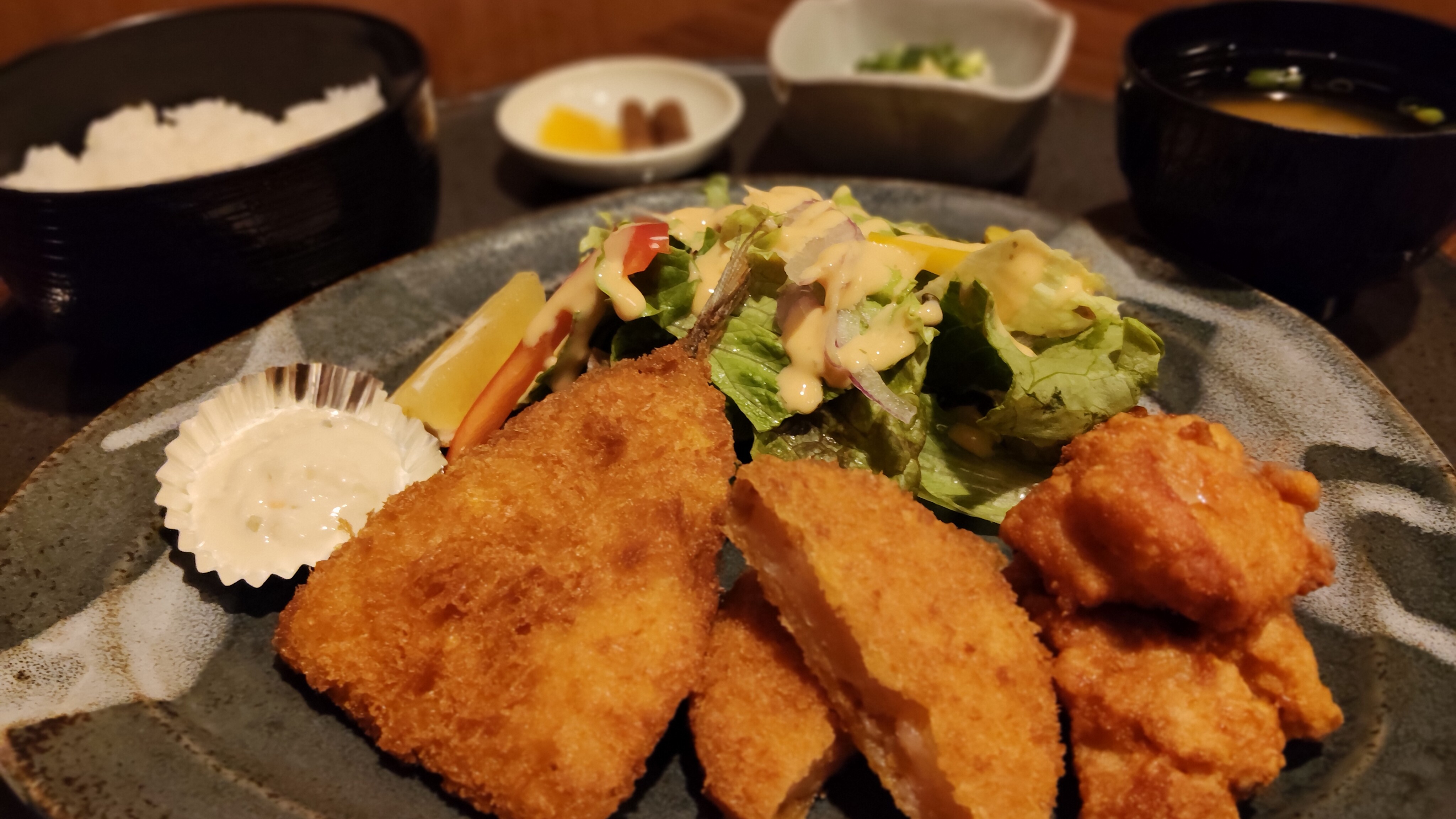 夕食メニュー一例【ミックスフライ定食】