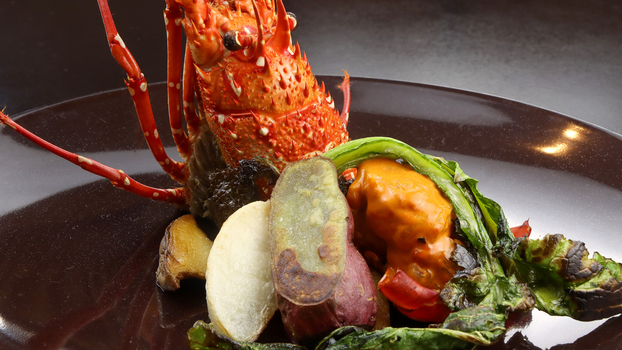 #お正月料理　伊勢海老ならではの甘みと、野菜の瑞々しさ