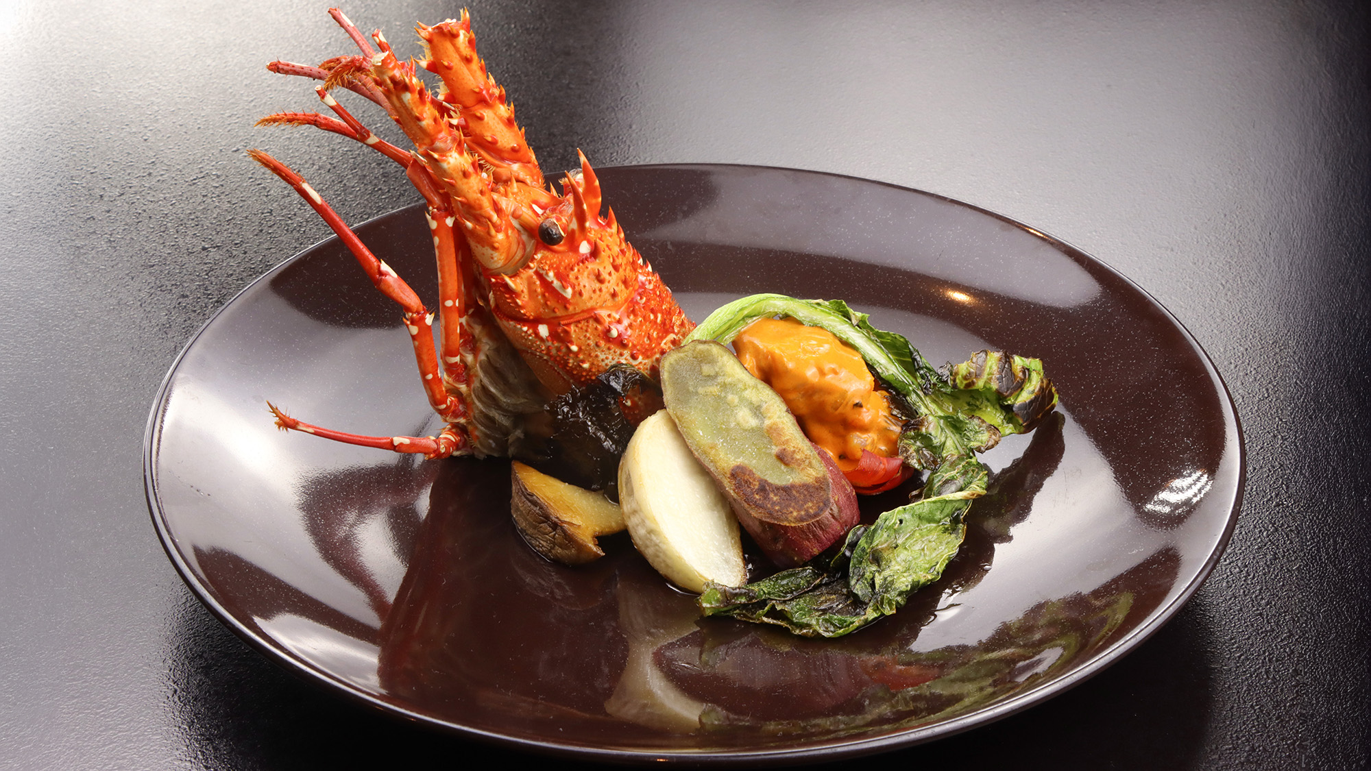 #お正月料理　伊勢海老の旨みを、香ばしく閉じ込めて