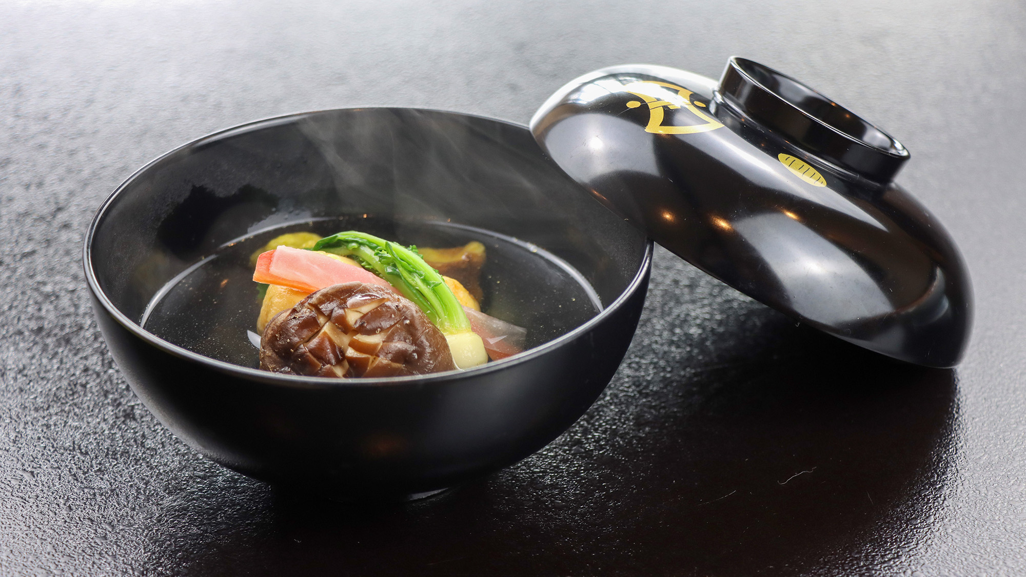 #お正月料理　雲丹を練り込んだ真薯を、澄んだお吸い物で