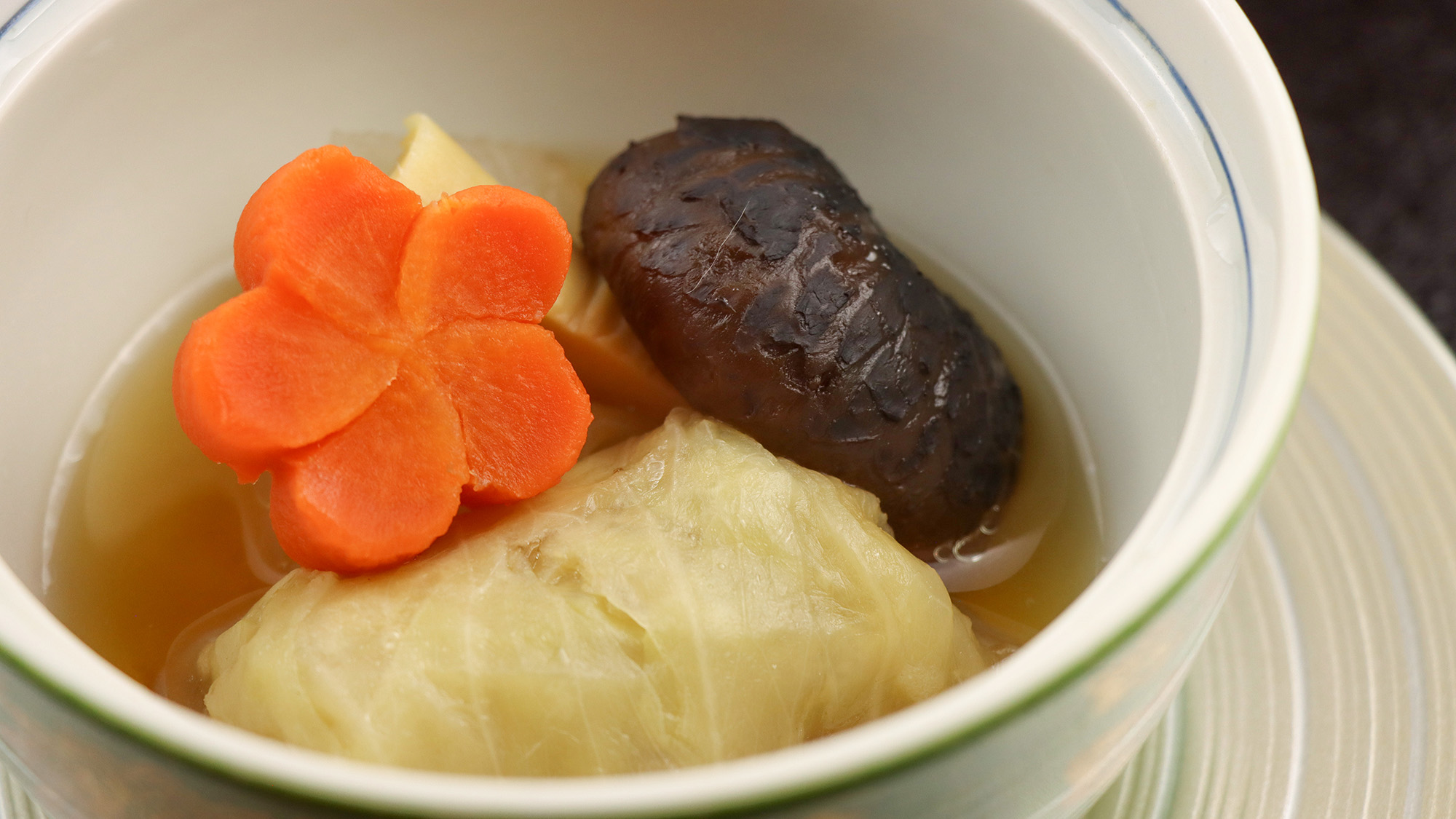 #冬料理　ロールキャベツの甘みが、出汁に溶け込みます