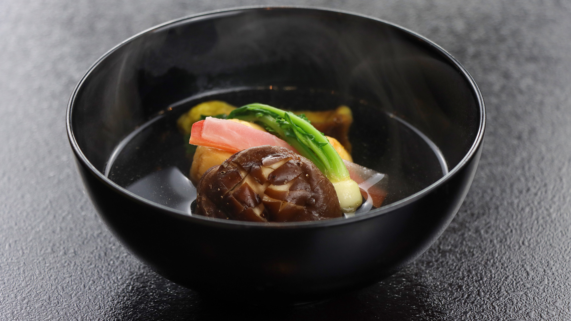 #お正月料理　椎茸と三つ葉が、静かに季節を告げる一椀