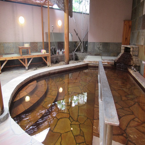 天然温泉の家族風呂【露天風呂】はご宿泊の方（女性･カップル･ご家族）に無料でご利用頂けます。
