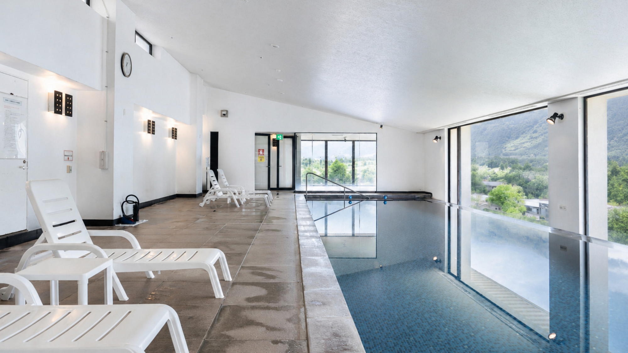 【当日限定特価】思い立ったら箱根へGO！水辺のダイニングで迎える優雅な朝の和洋ブッフェ