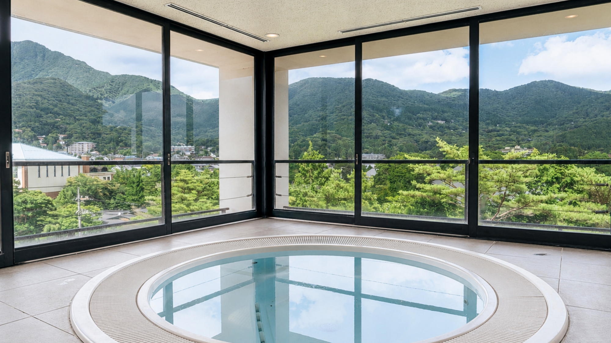 〇【訳あり・朝食付】屋内プール直下の客室◆価格重視派におすすめのお得ステイ